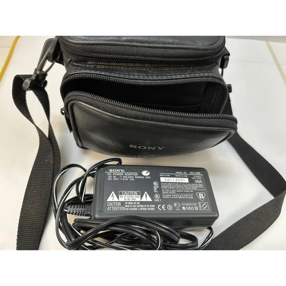 Sony Digital Mavica MVC-FD85 Camera Bundle Floppy Disk 1.3MP AC-L10B Charger Bag